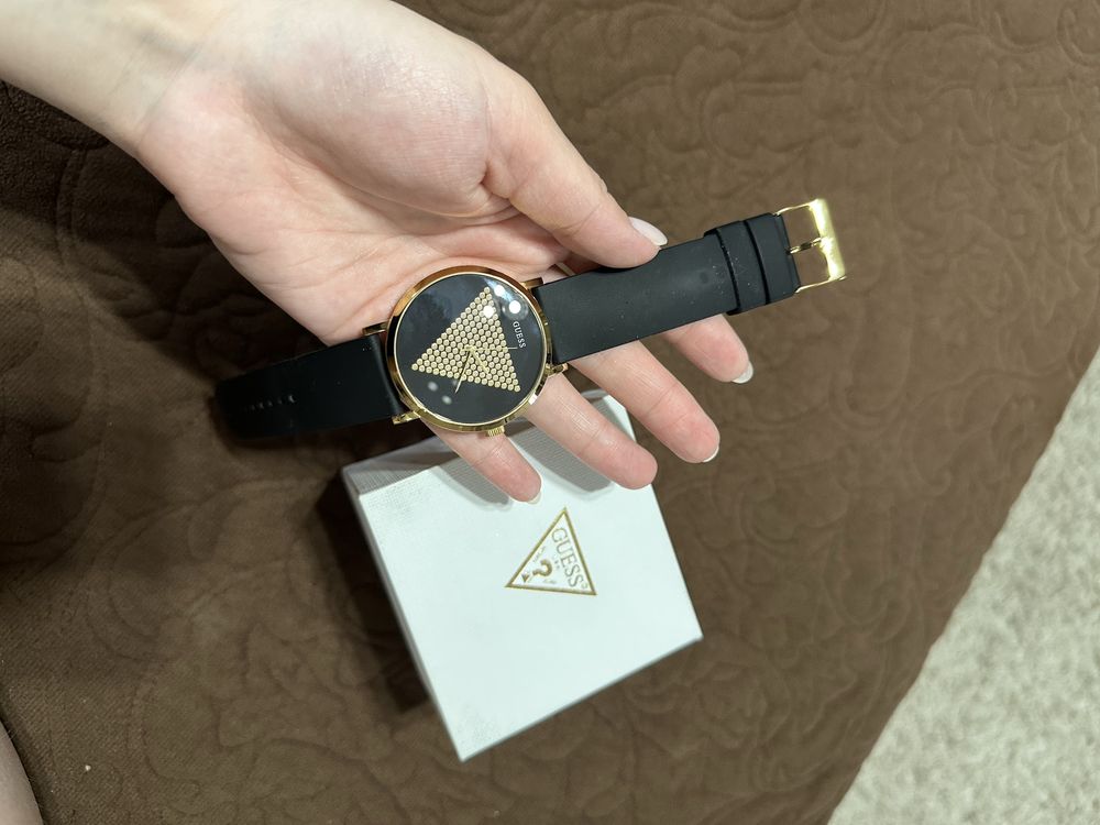 Часы оригинал.Guess