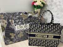 Продам сумку Dior Tote Bag