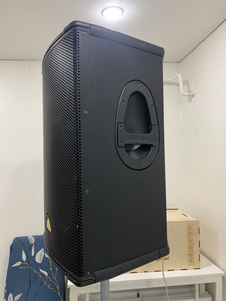 Калонка Behringer