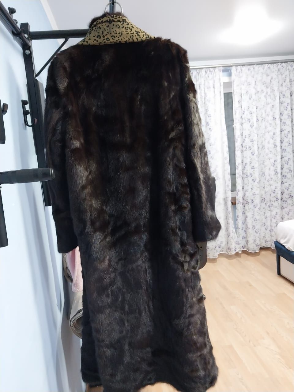Продам норковую шубу срочно