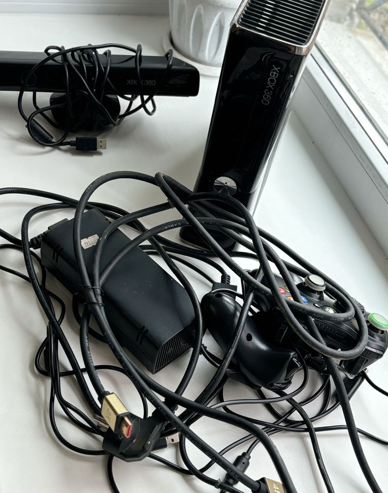 Xbox 360 slim, 250gb.