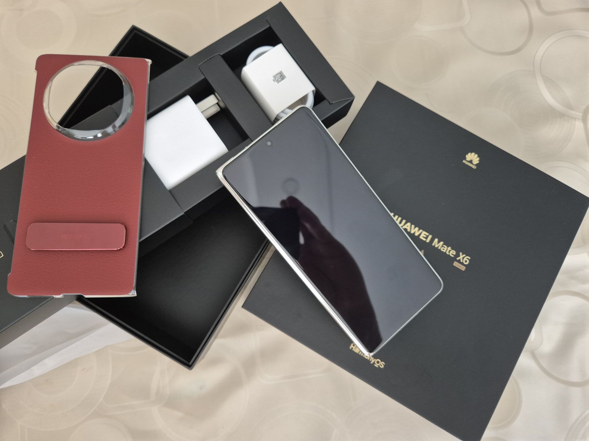 Huawei Mate X6, раскладушкв