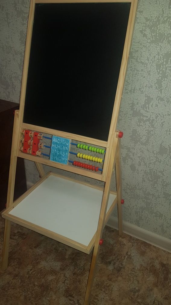 Срочно продам Мольберт