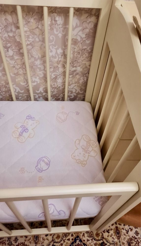 Новая Детская кроватка с маятником + матрас; подушки-бортики в подарок