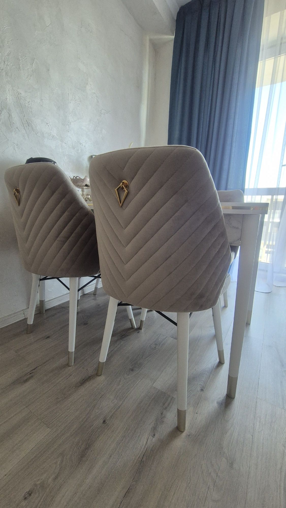 Продам кухонный раскладной стол и 6 стульев