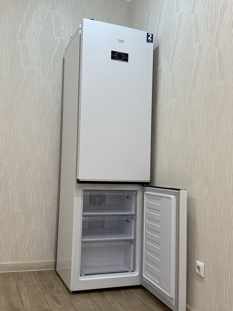 Холодильник Beko белый