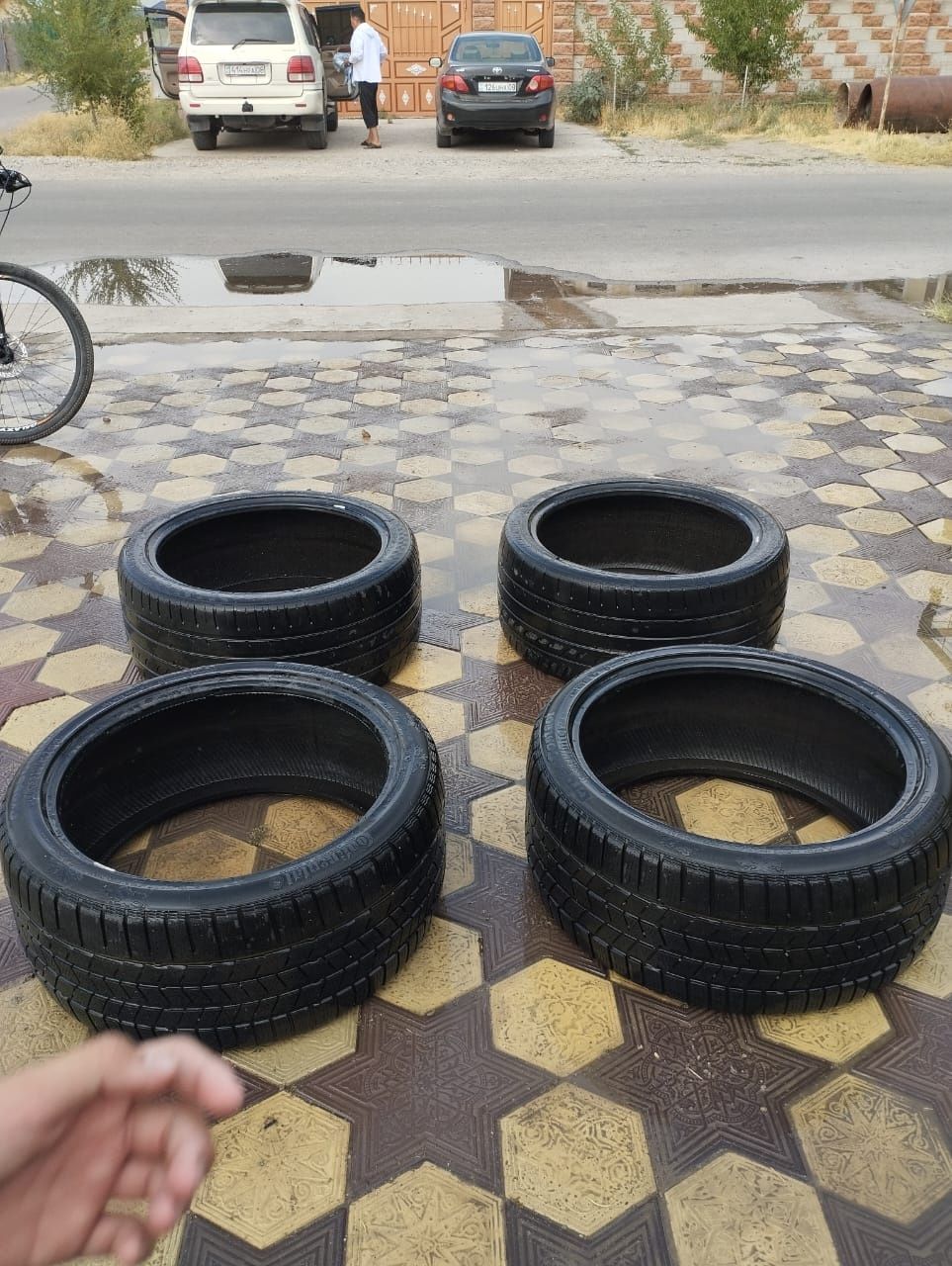 Продается калесо continental 295/35 R21