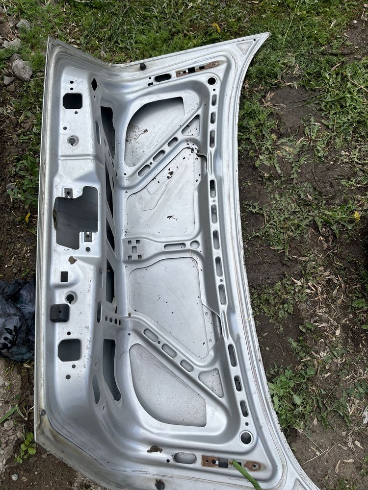 Крышка багажника Mercedes c280