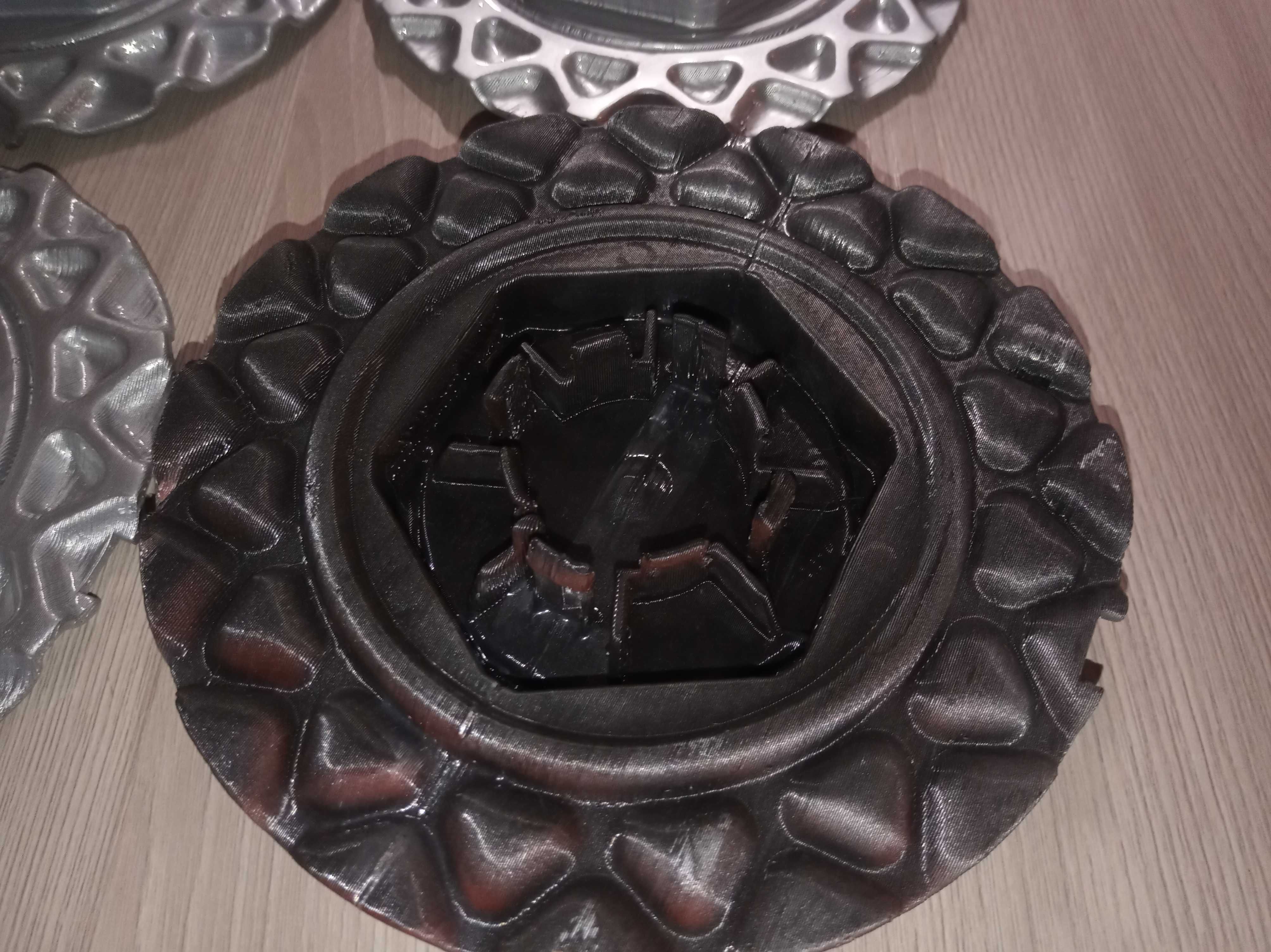 Продам крышки на диски Audi