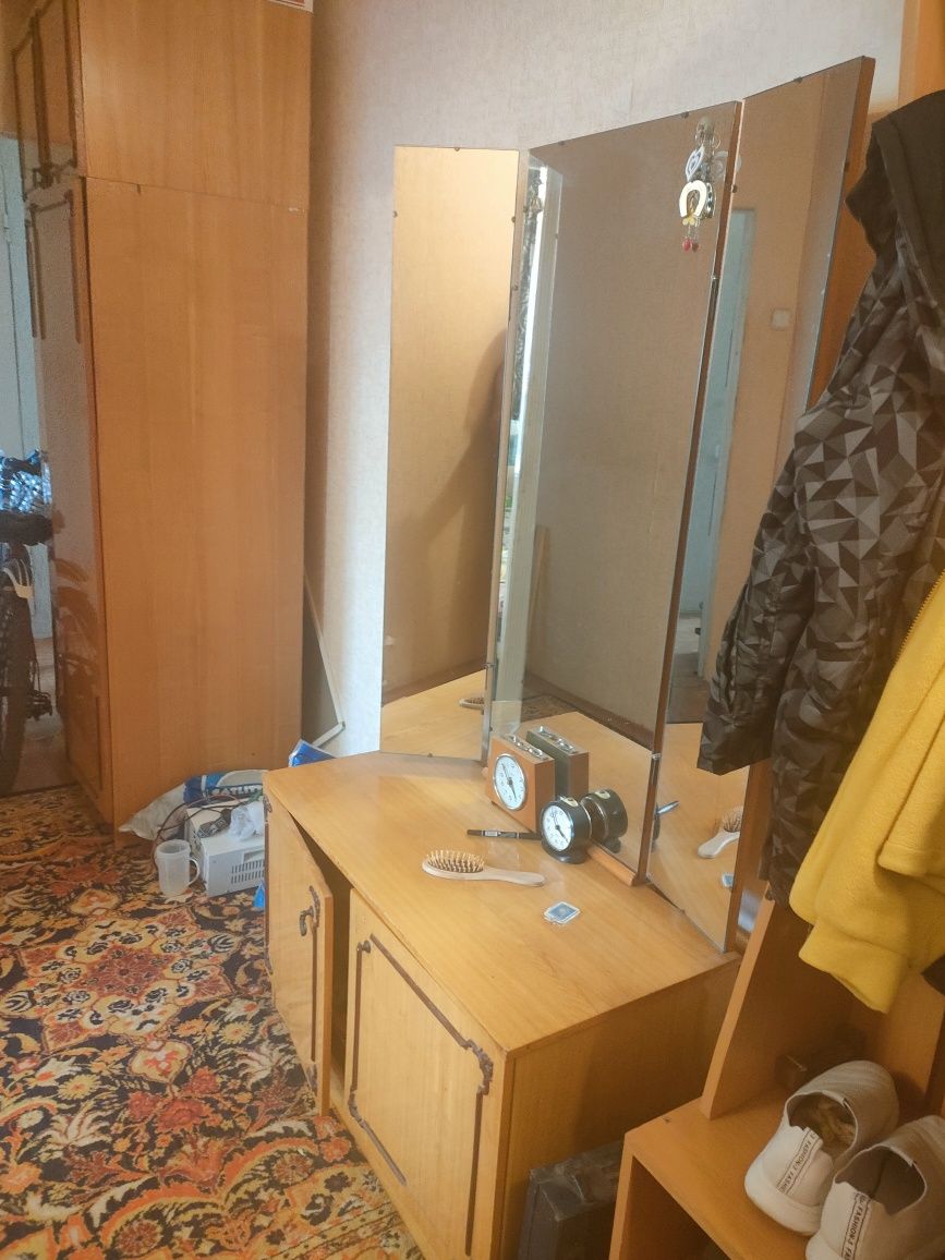 Продам трельяж !