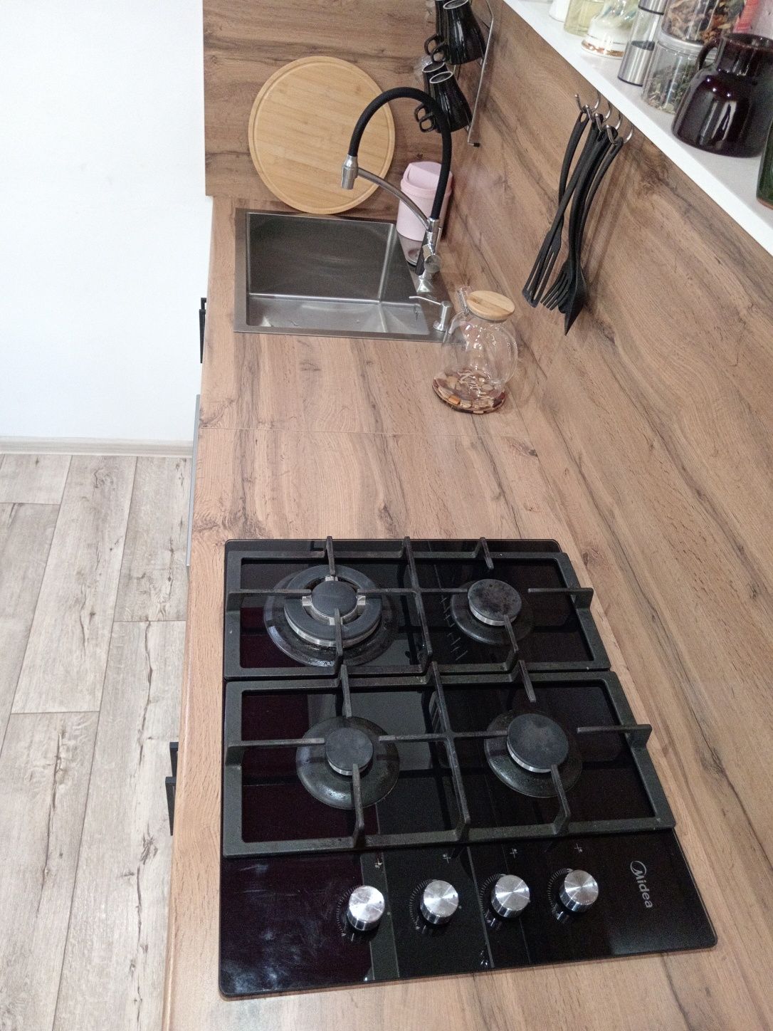 Продам 2-ух комн.кв. в 6мкр.