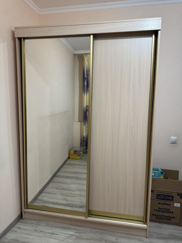 Продам шкаф в хороем состояние