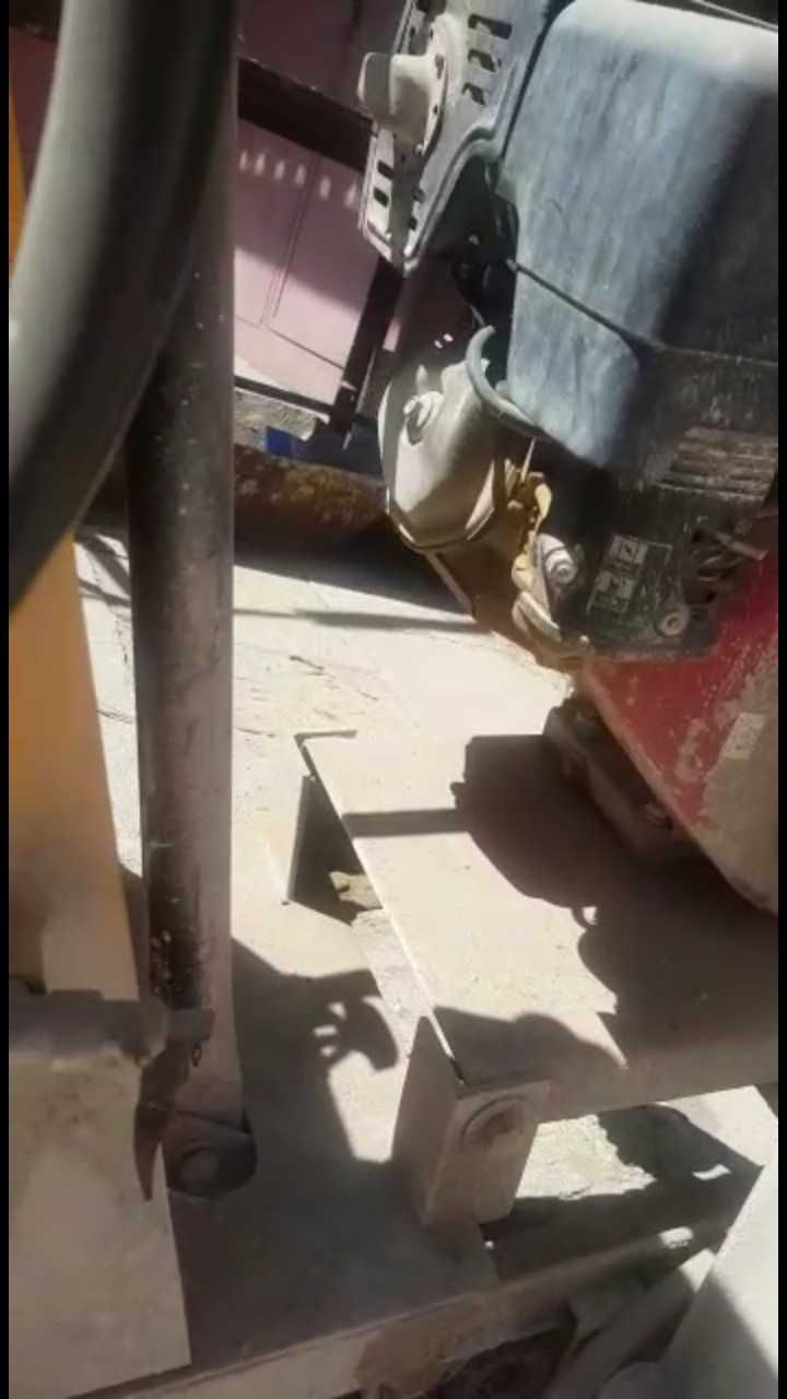 Бензиновый ручной бетонно асфальта нарезчик