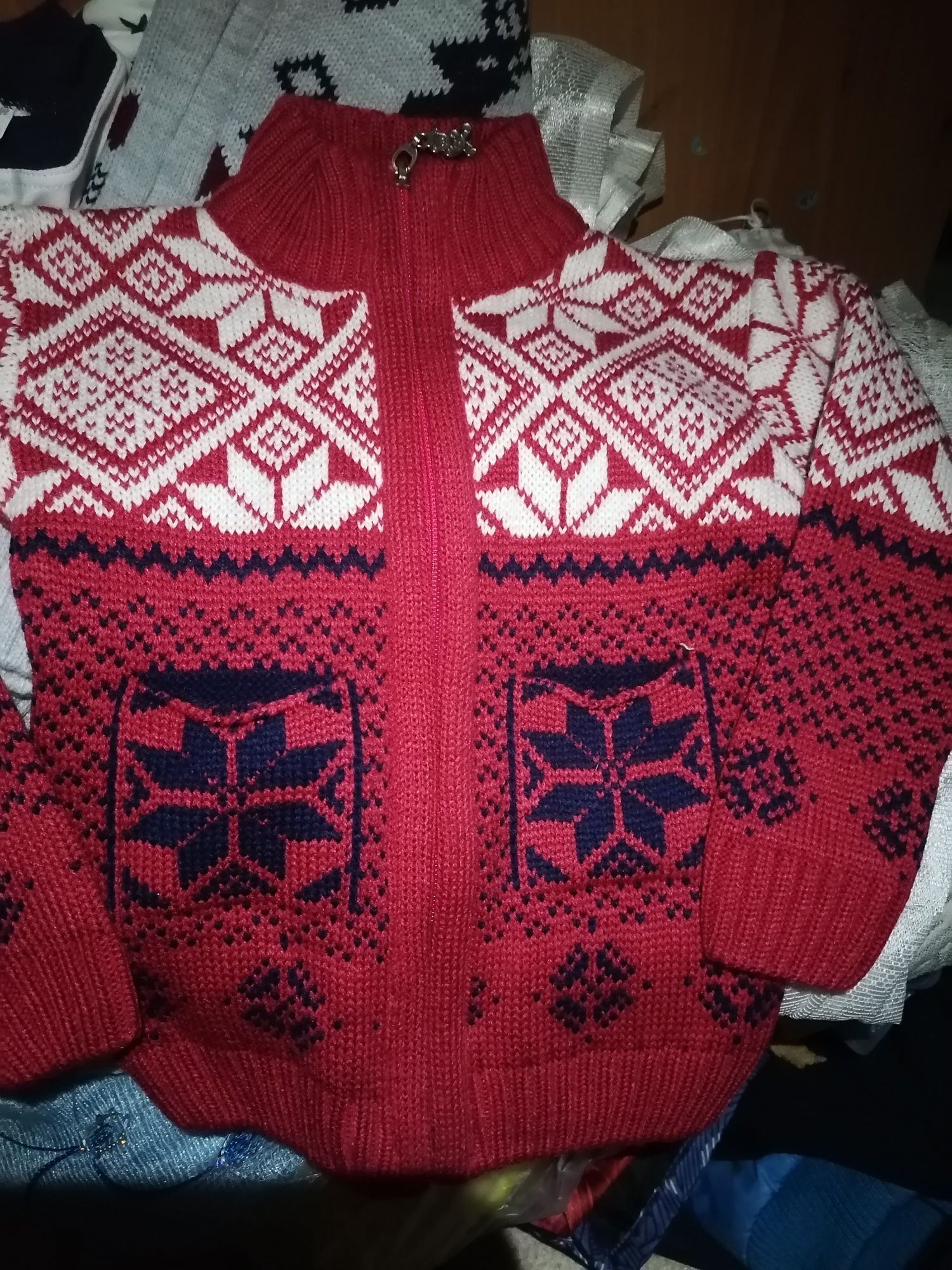 2 пижамки, майка, 2 кофты новые на 1-3года, юбка, платье снежинки