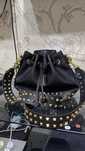Сумка Bucket Bag VALENTINO с золотистыми заклепками