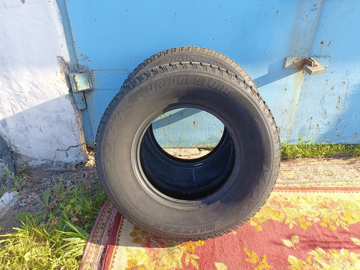 Зимние шины 265/70/R16