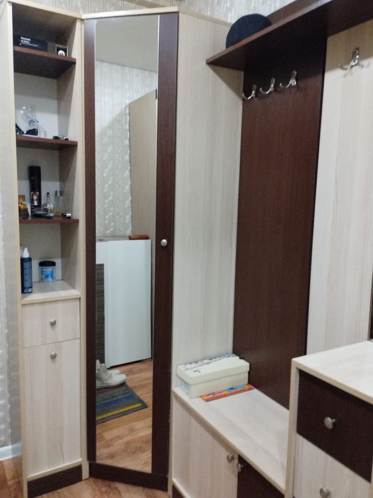 Продается угловая прихожка