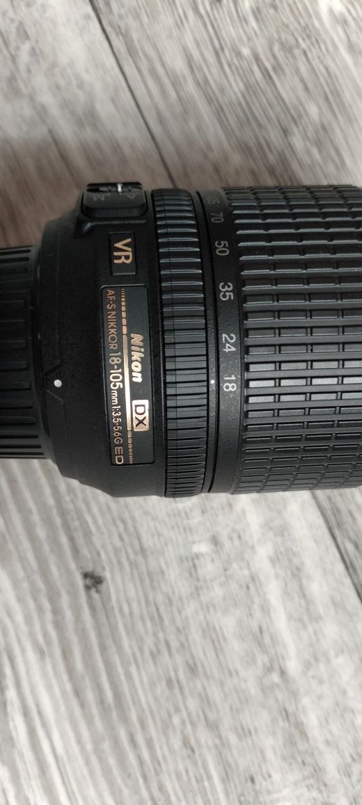 Продам Nikon D3300 kit