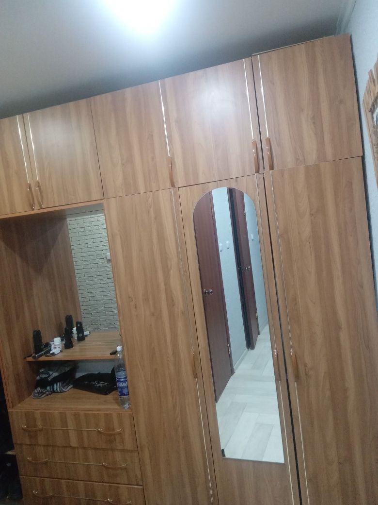 Срочно. Продам прихожую недорого.