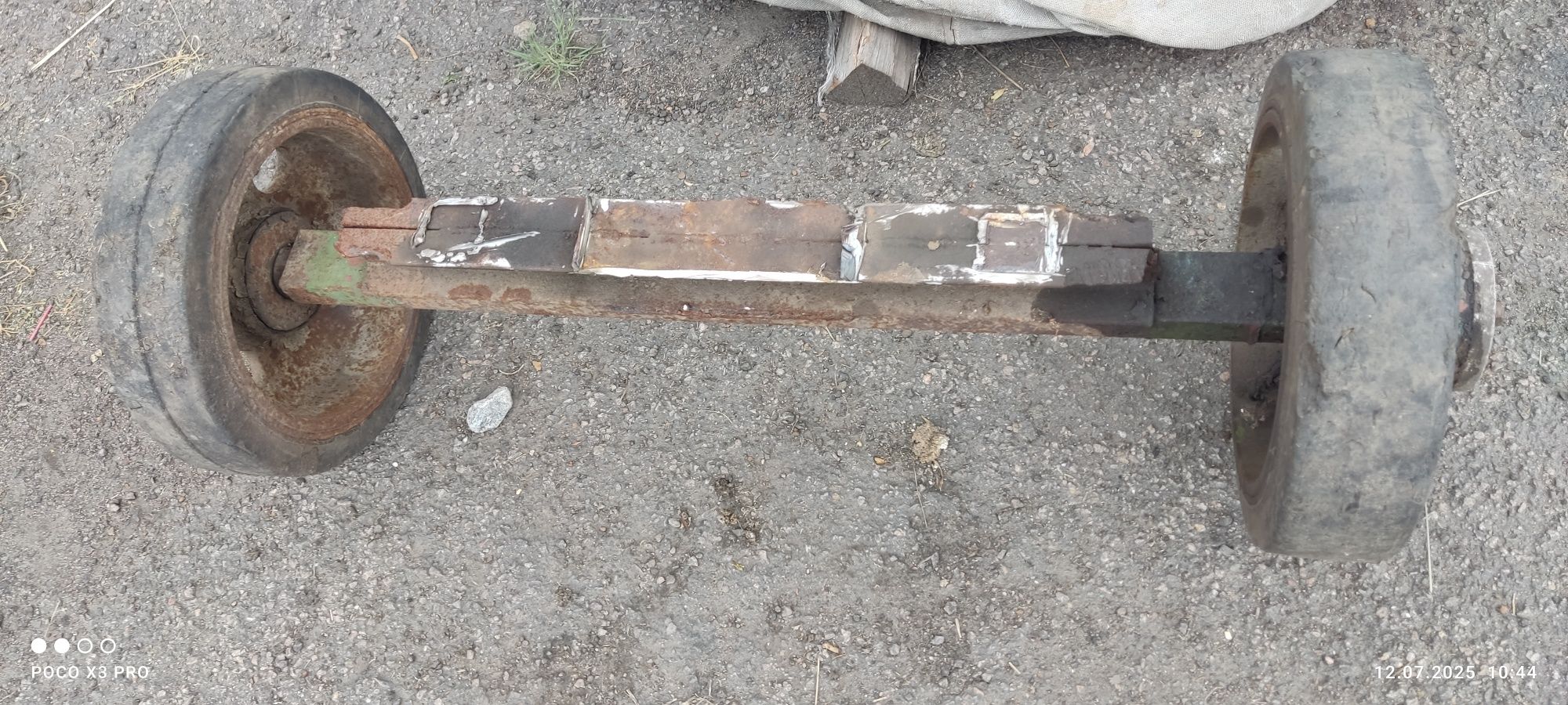 Продам ось с колесами