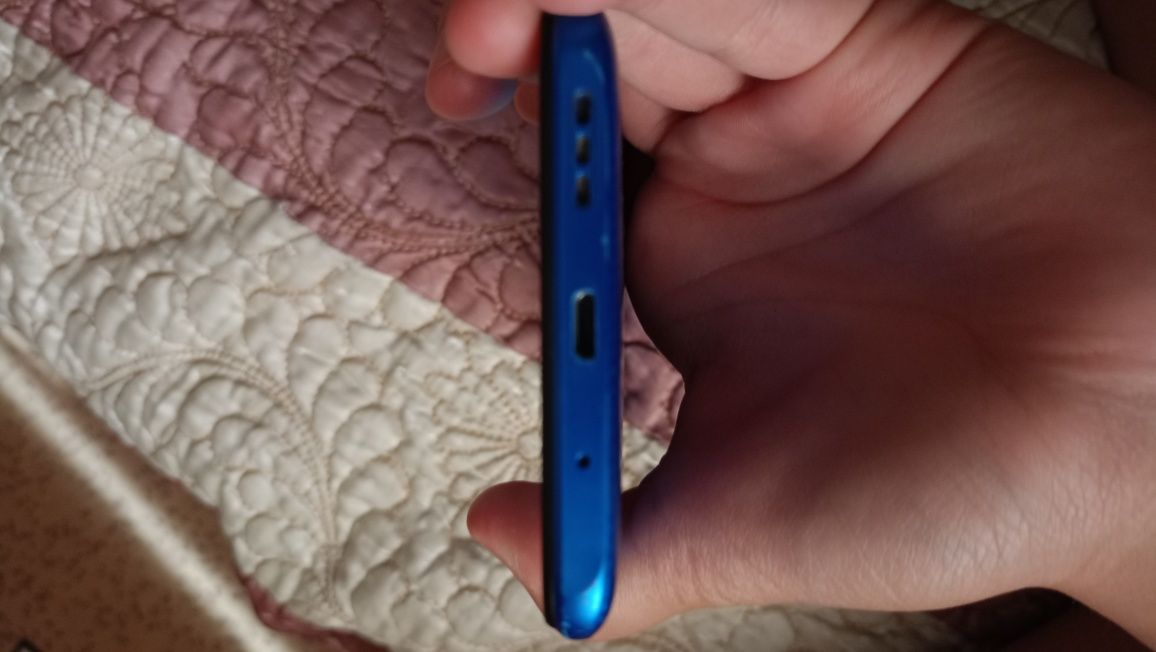 Продам  Redmi 9 c состояние хорошее память 64