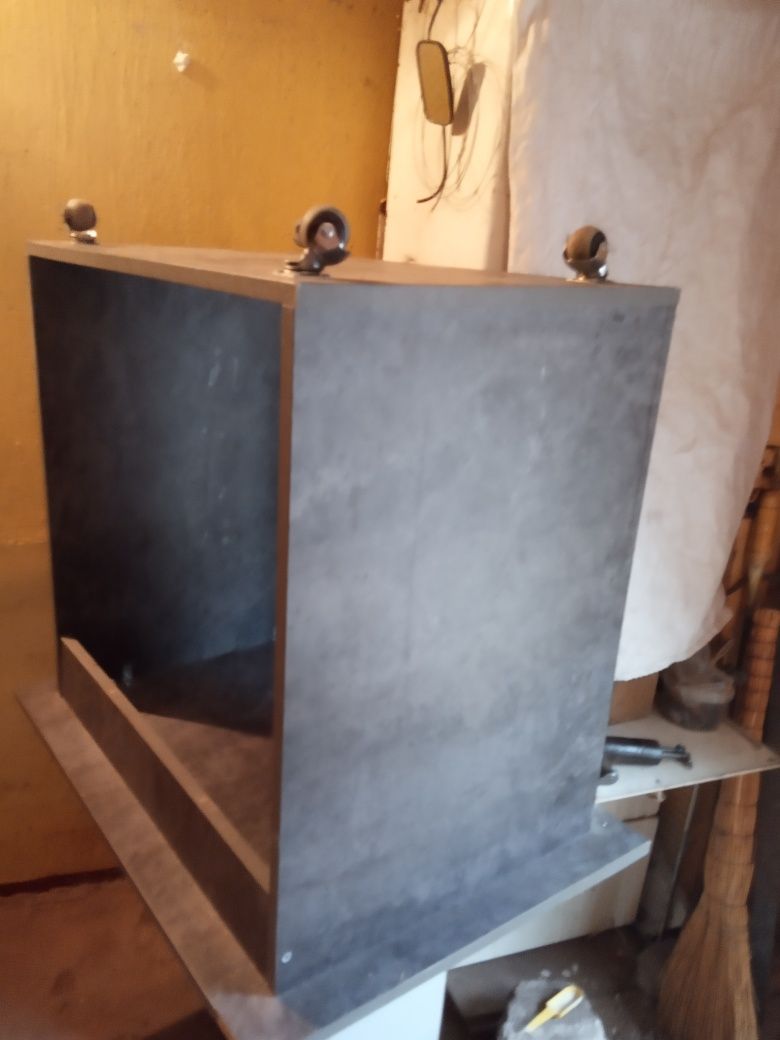Стол для кухни,офиса.3000  тенге