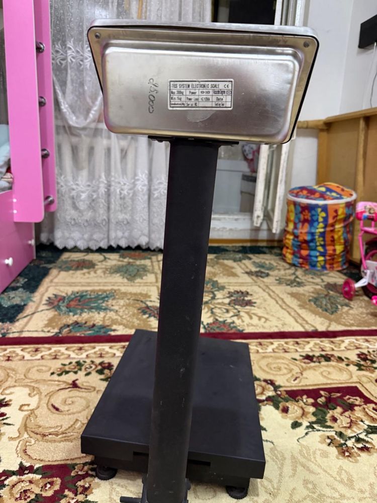 Весы для работы, в хорошем состоянии