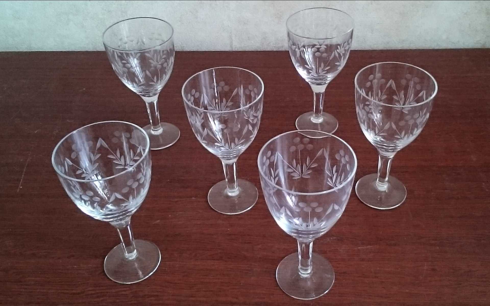 Хрустальные рюмки, фужеры