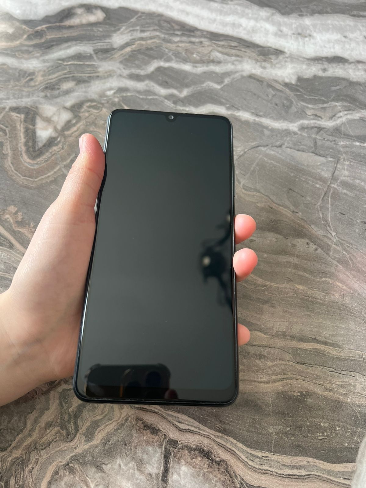 продаю Samsung a32,достаточно в хорошем состоянии, в руках был 1 год.