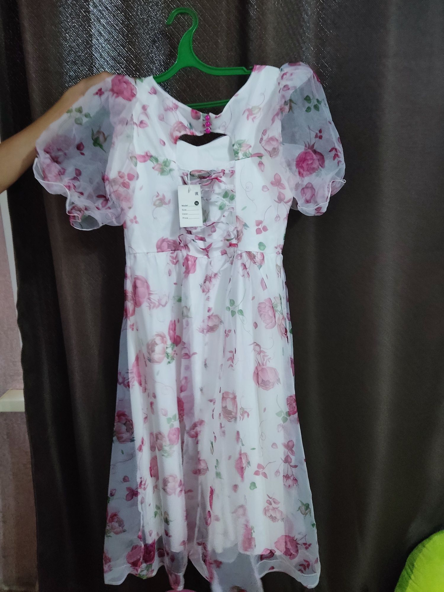 Платье  продам яркое