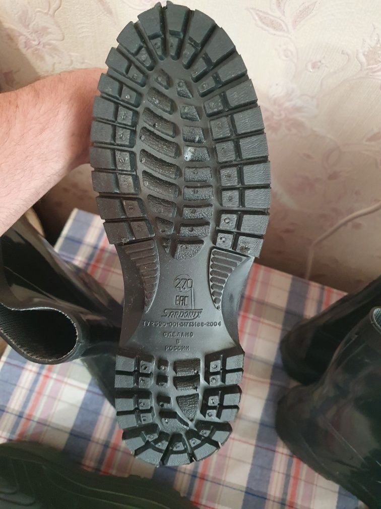 Продам резиновые сапоги