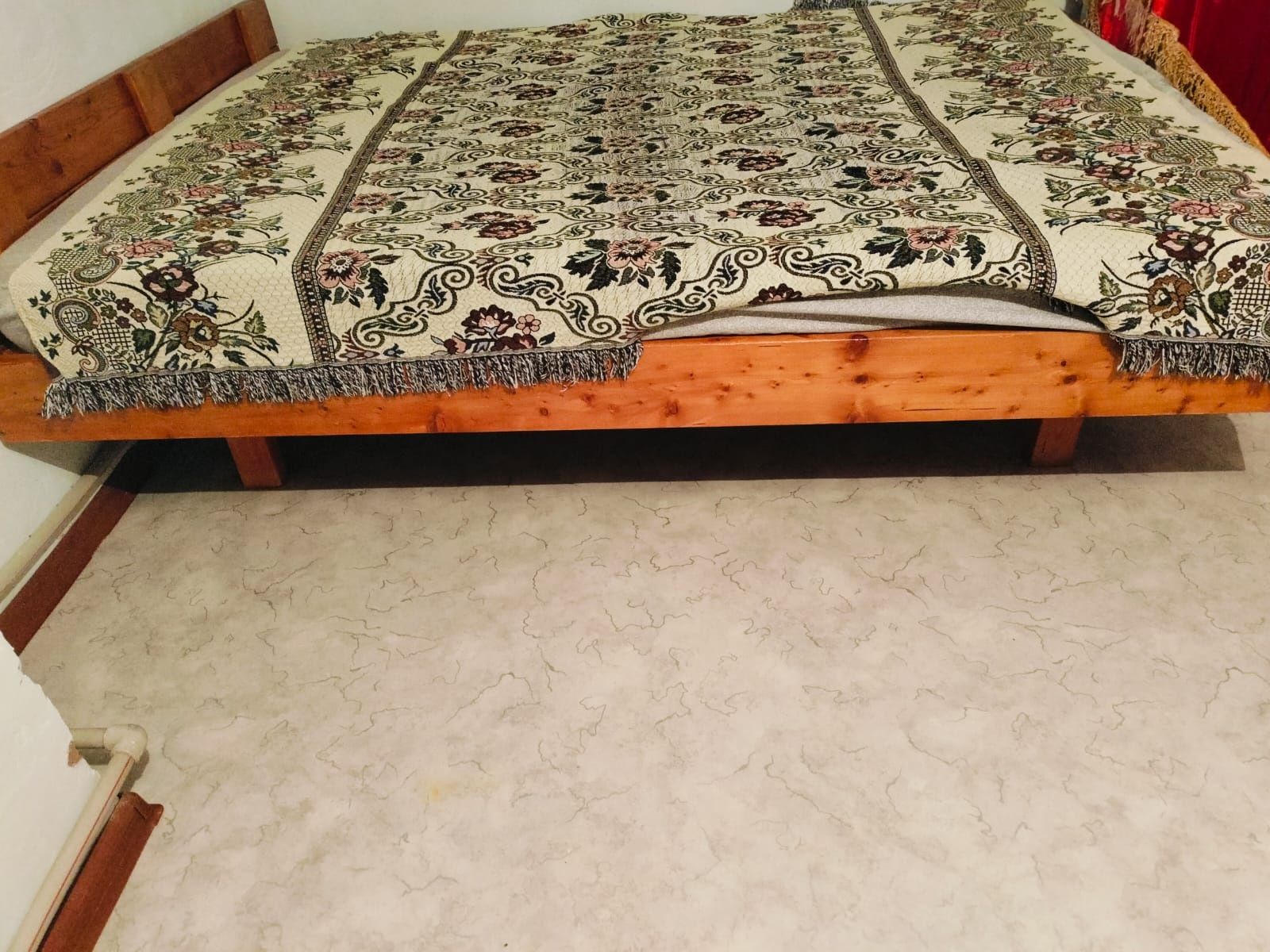 Продам двуспальную кровать