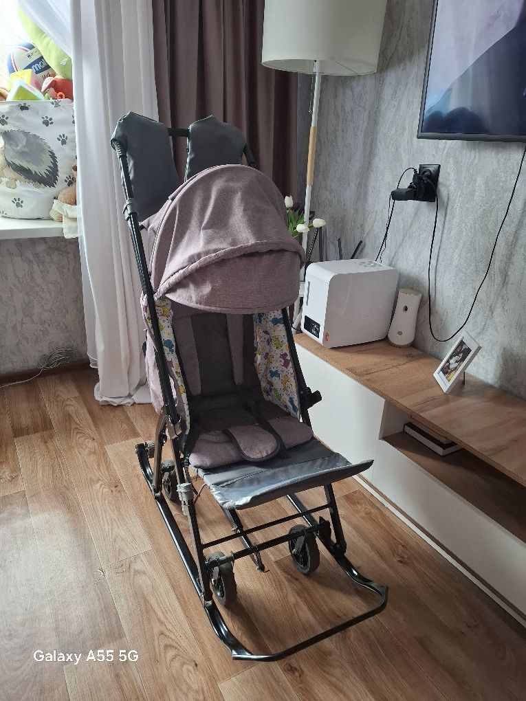 Продам санки-коляску в отличном состоянии.