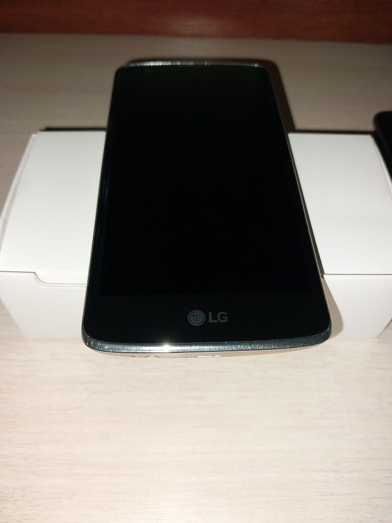 Смартфоны LG K8, Samsung J3