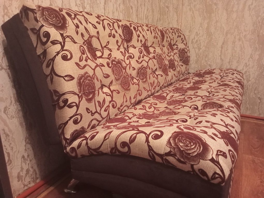 Продам Диван.б/у