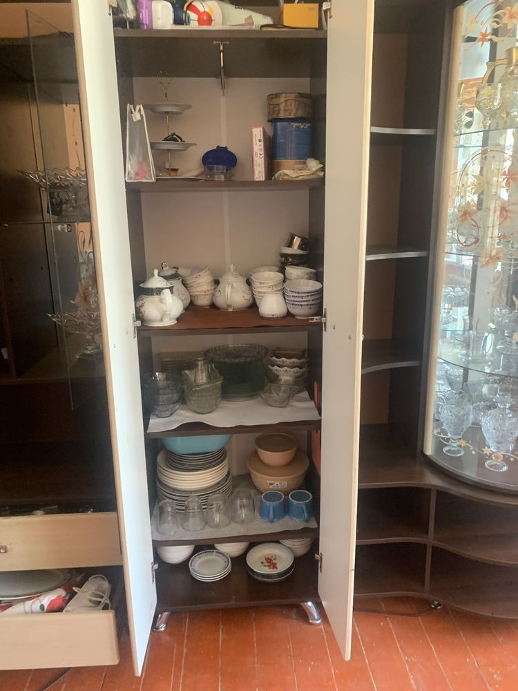Продою горку мебель