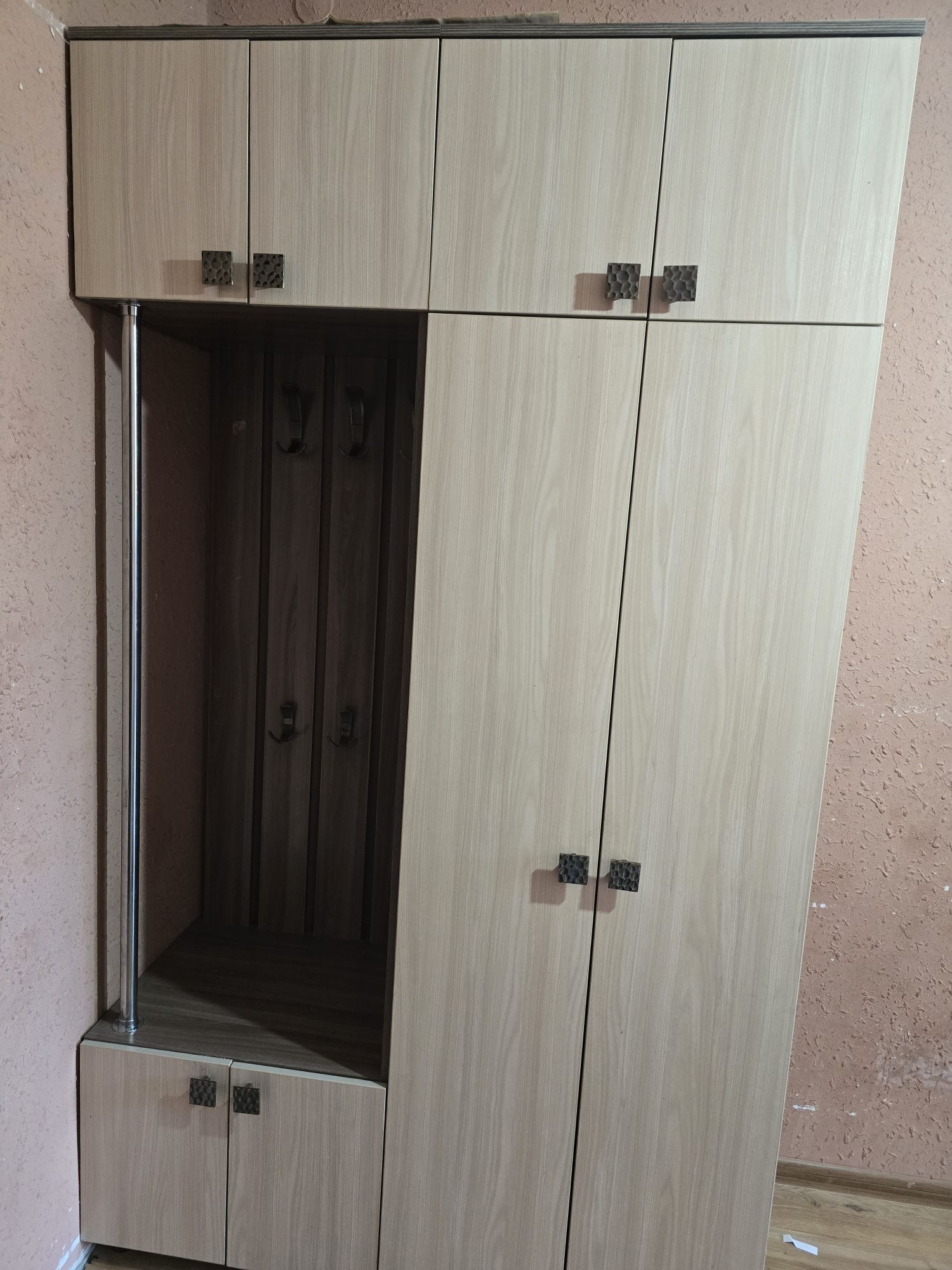 Продаётся шкаф в прихожую