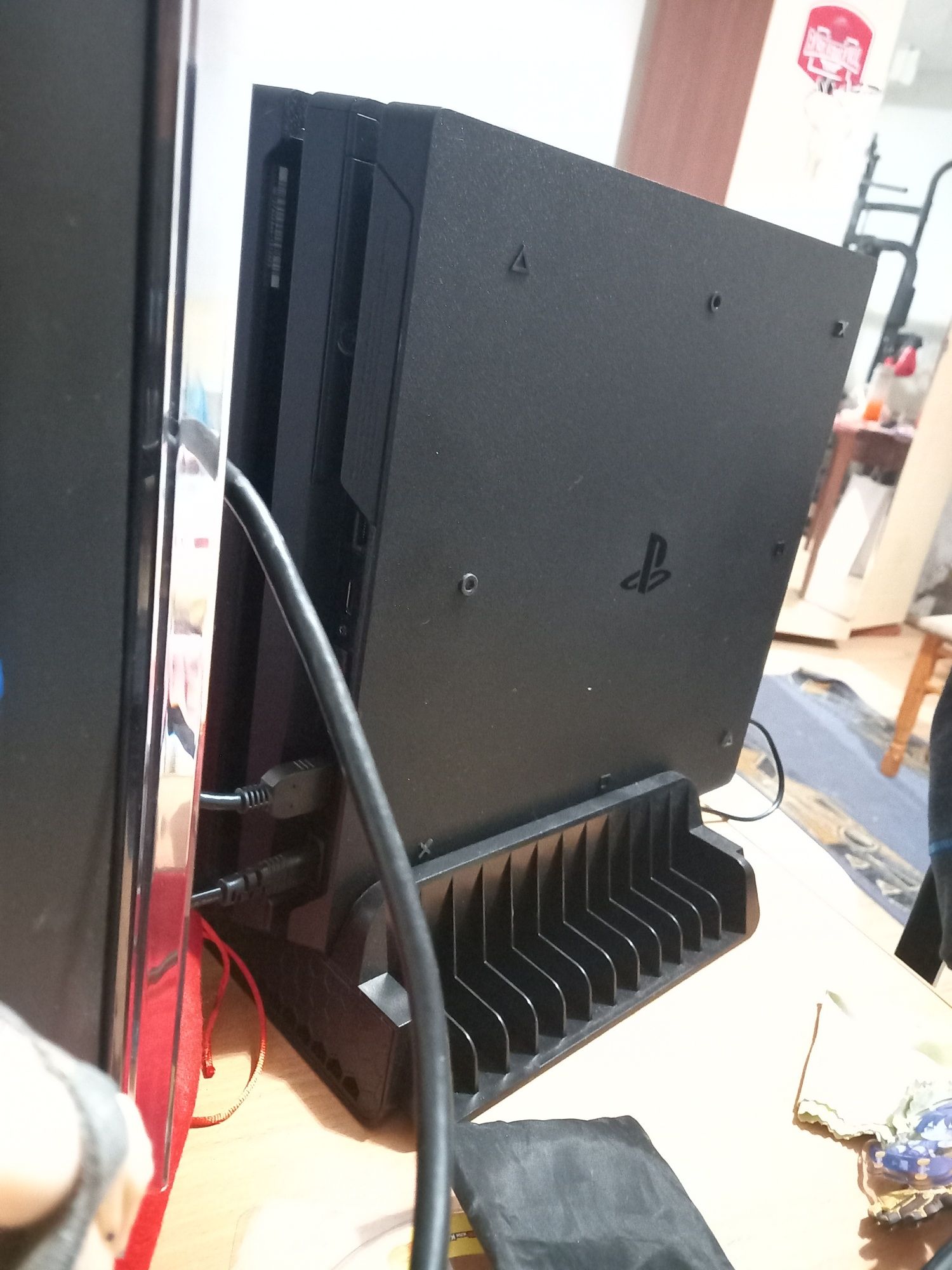 PlayStation 4 Pro в комплекте
