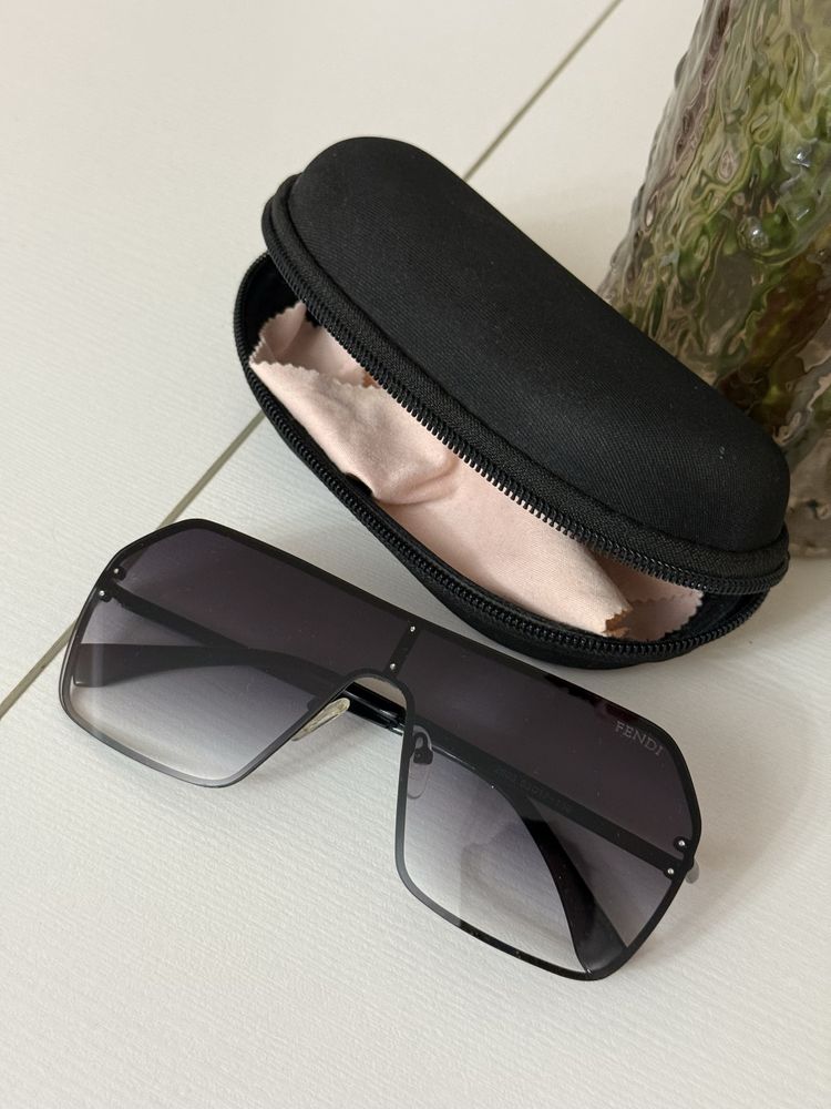 Очки солнцезащитные Fendi
