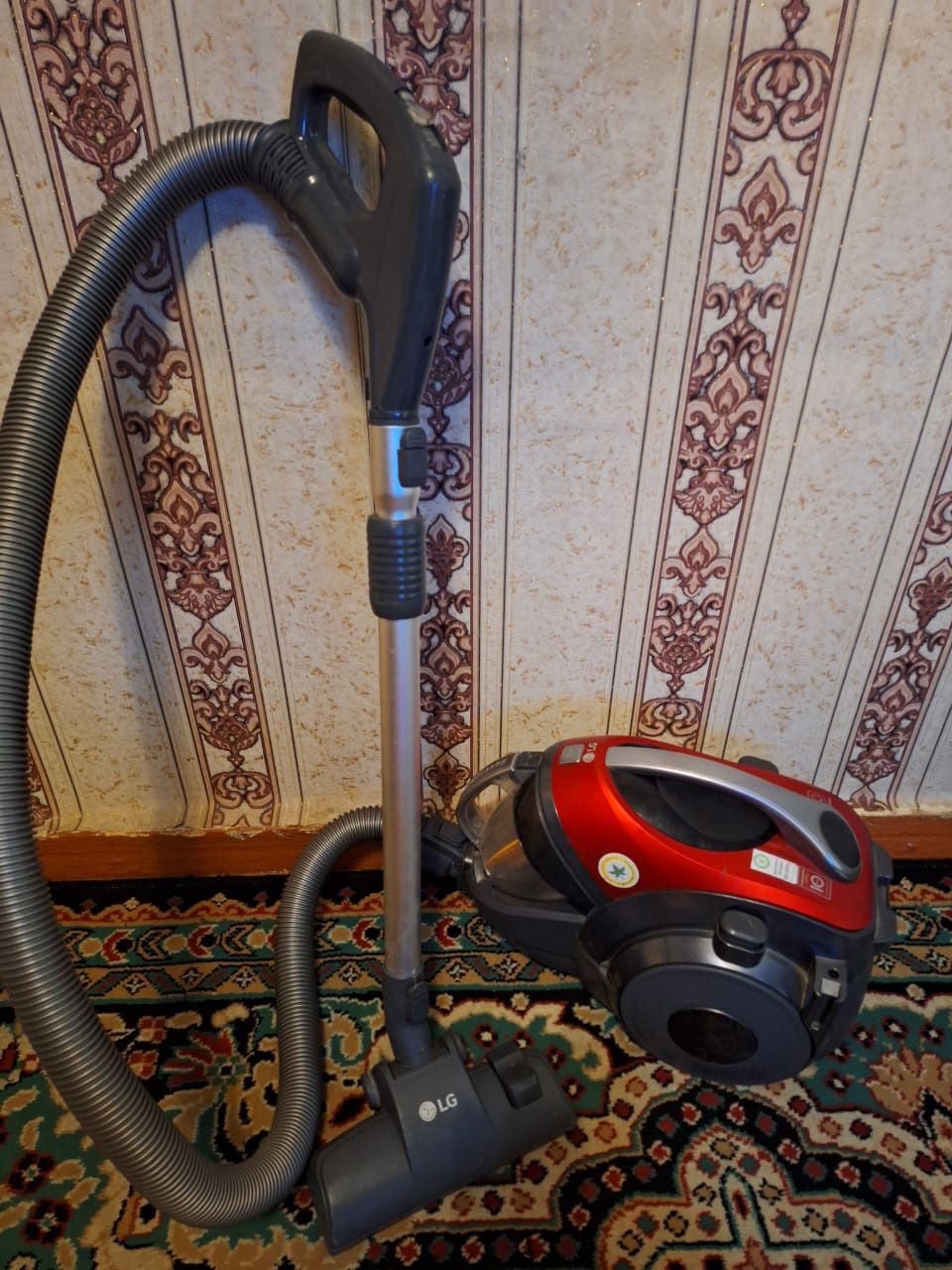 Пылесос LG компрессор 2000w.