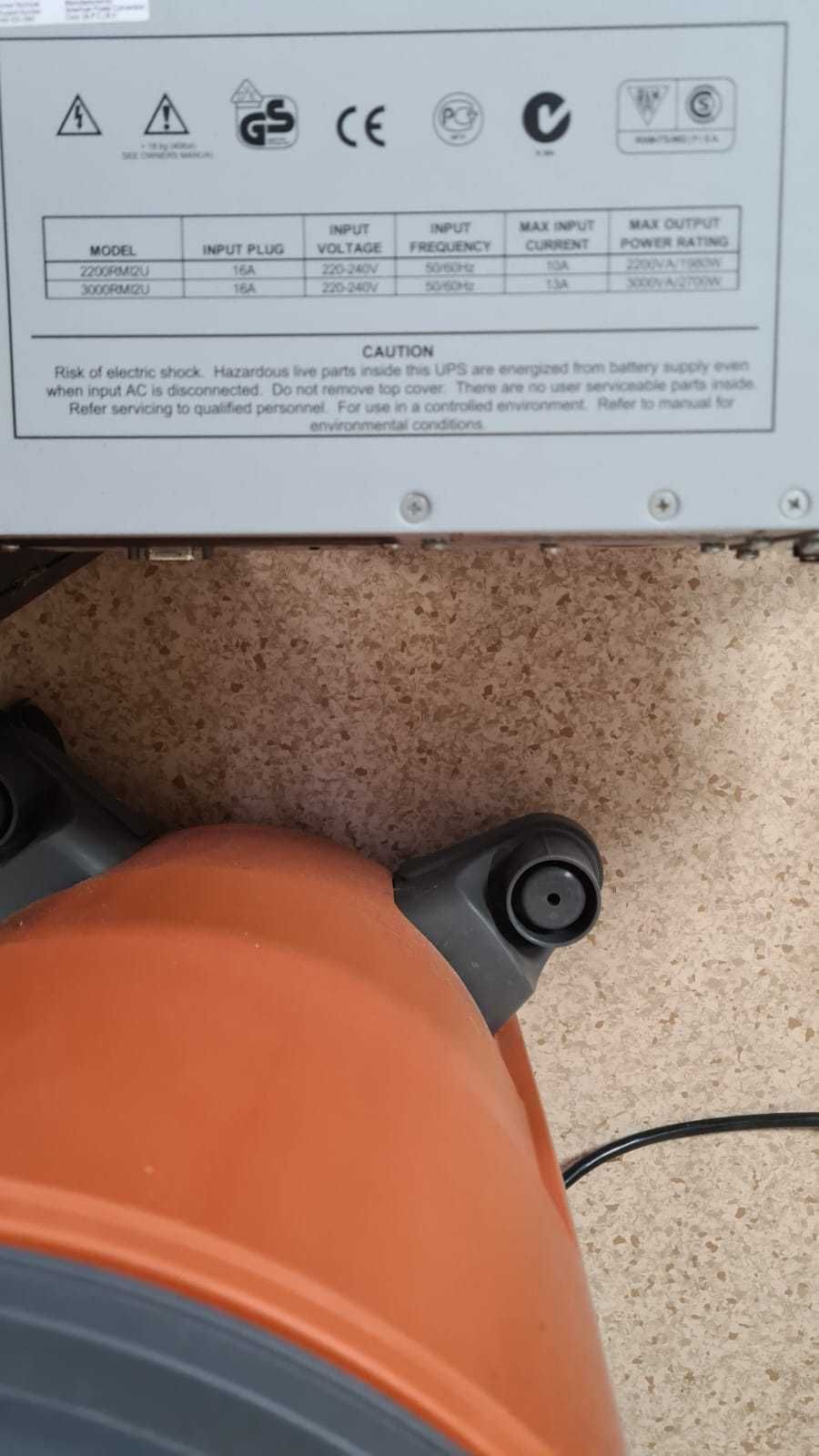 Источник бесперебойного питания Smart-UPS 3000  и 2200RM12U