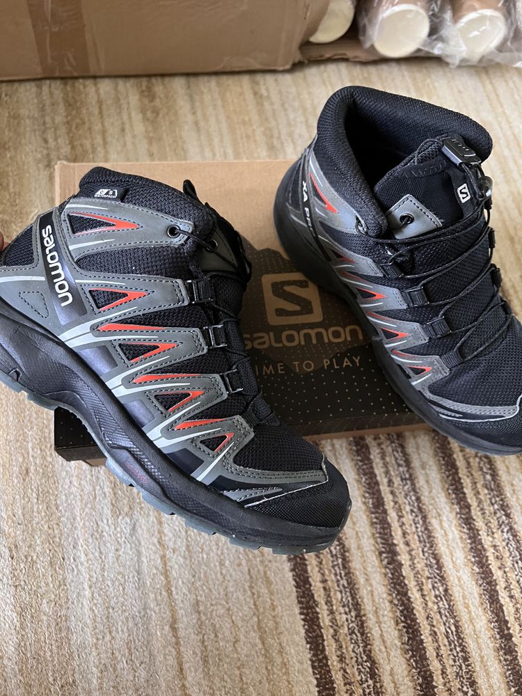 Продам полуботинки на мальчика Salomon