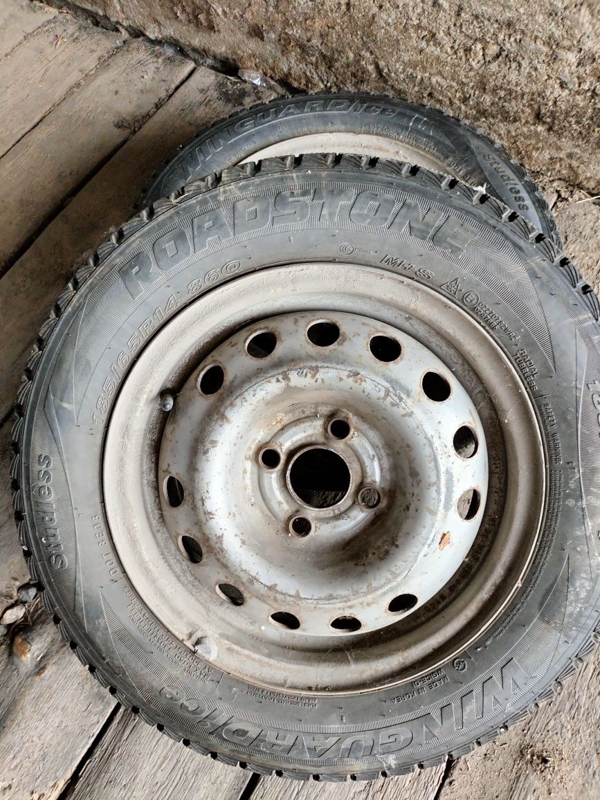 Зимние шины с дисками в отличном состоянии 185/65R14  2 шт