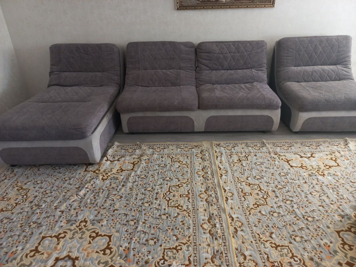 Диван б/у состояние отличное . Кровать 1,50×2 м