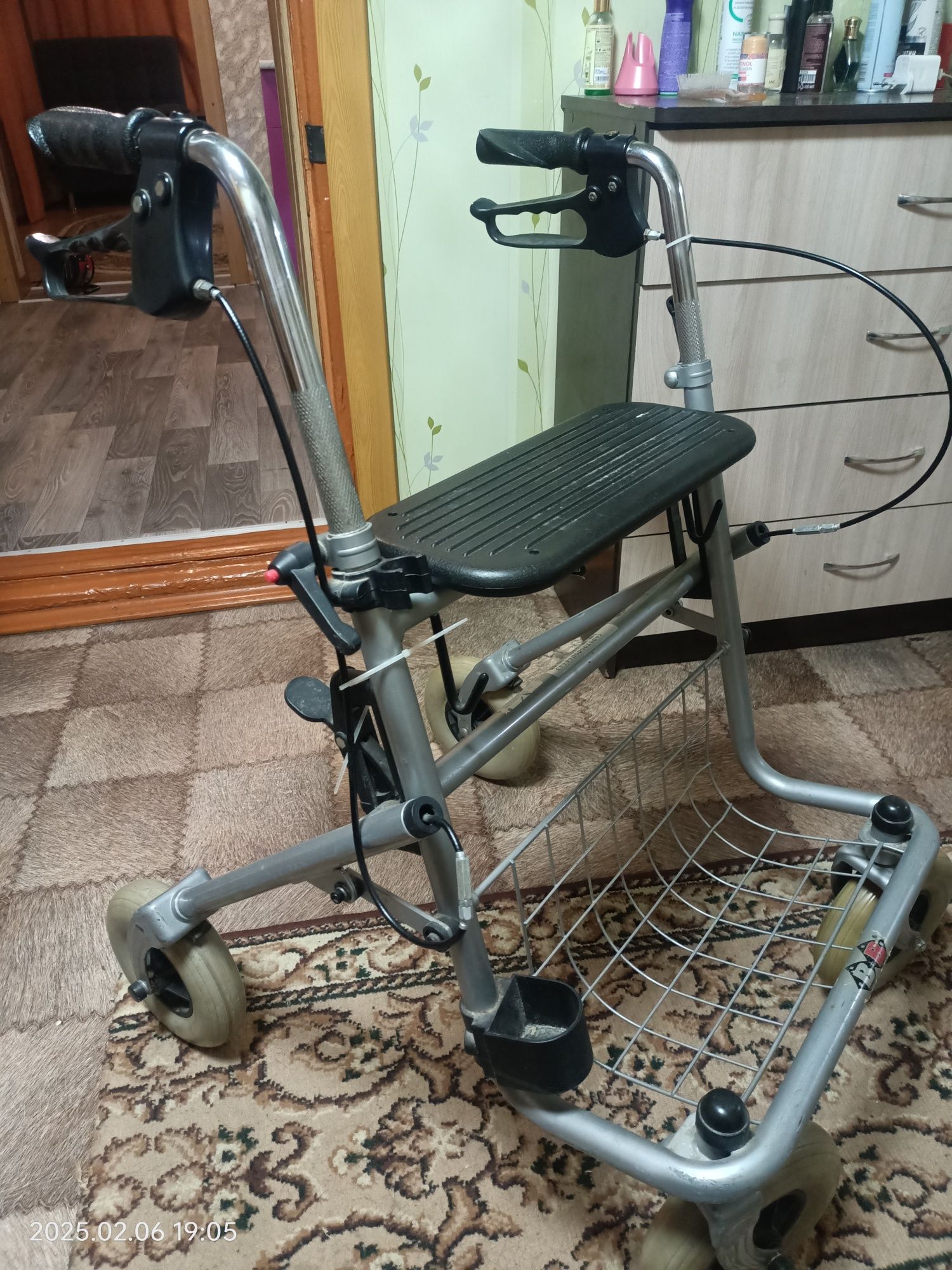 Ходунки на колёсах