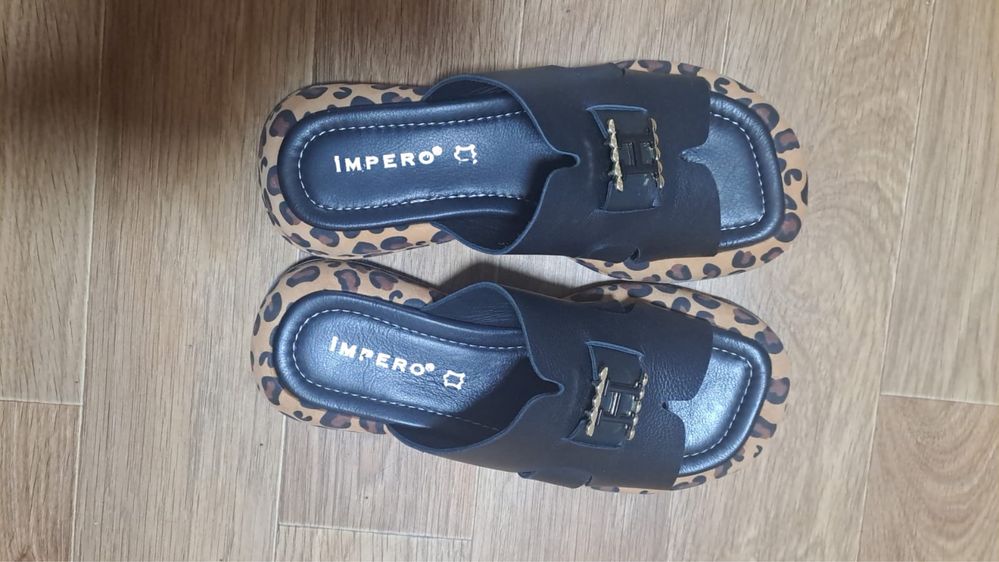 Продам новые шлепки кожа турция