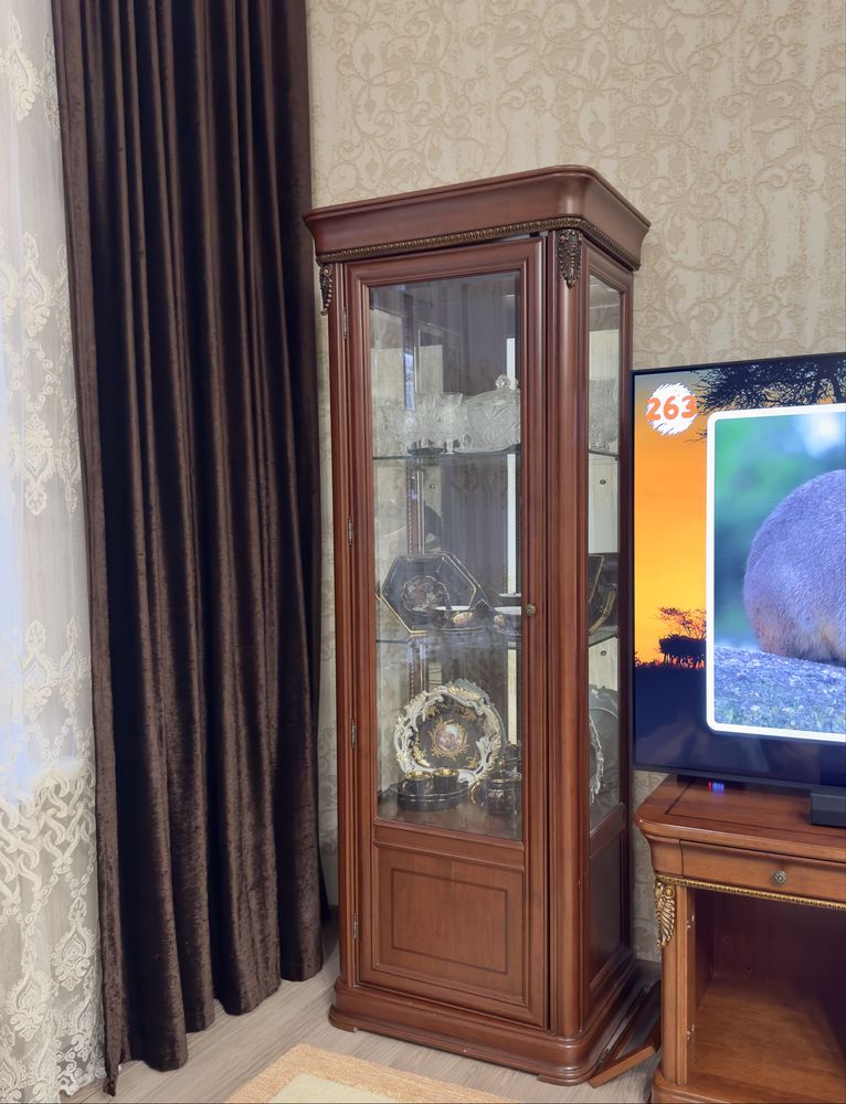 Два шкафа серванта, б/у, торг