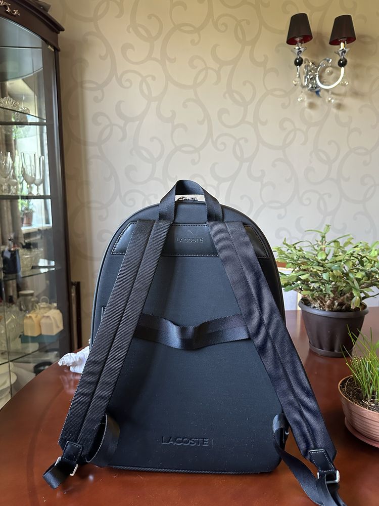 Продам оригинальный рюкзак от Lacoste