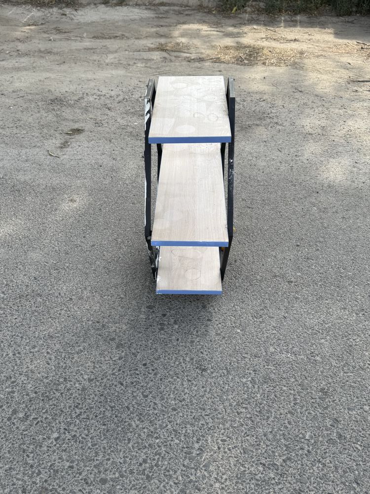 Продам  полки крепкие