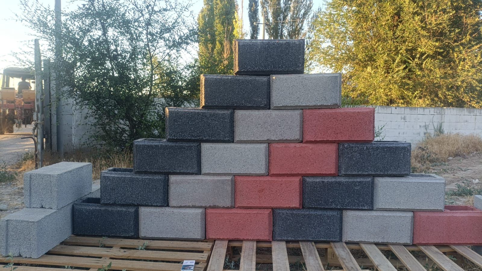 Сплинтерный блоки кирпичы,Фаска цветной